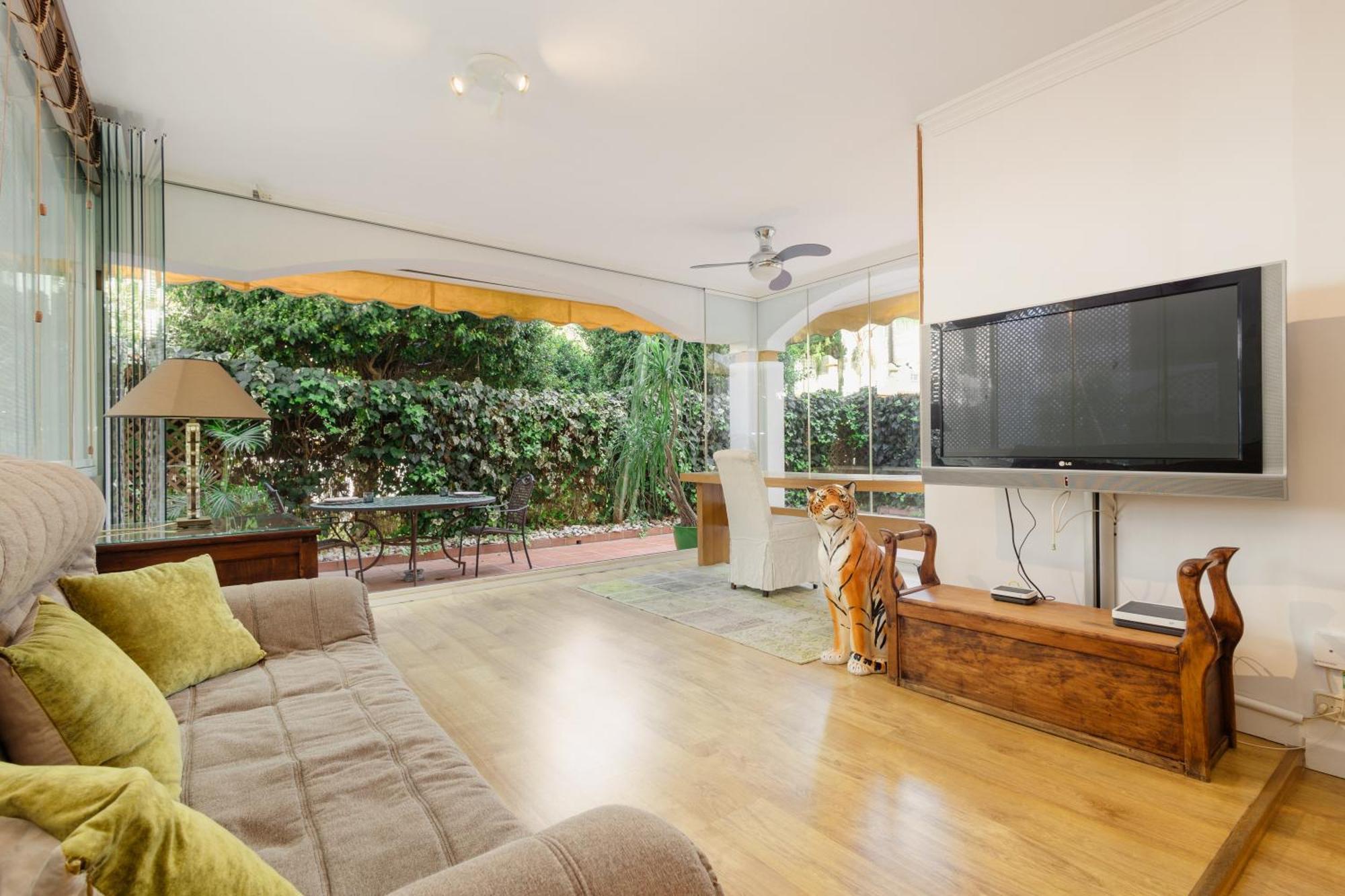 Ground Floor Holiday Apartment With Terrace And Pool In Puerto Banus, Marbella Ngoại thất bức ảnh