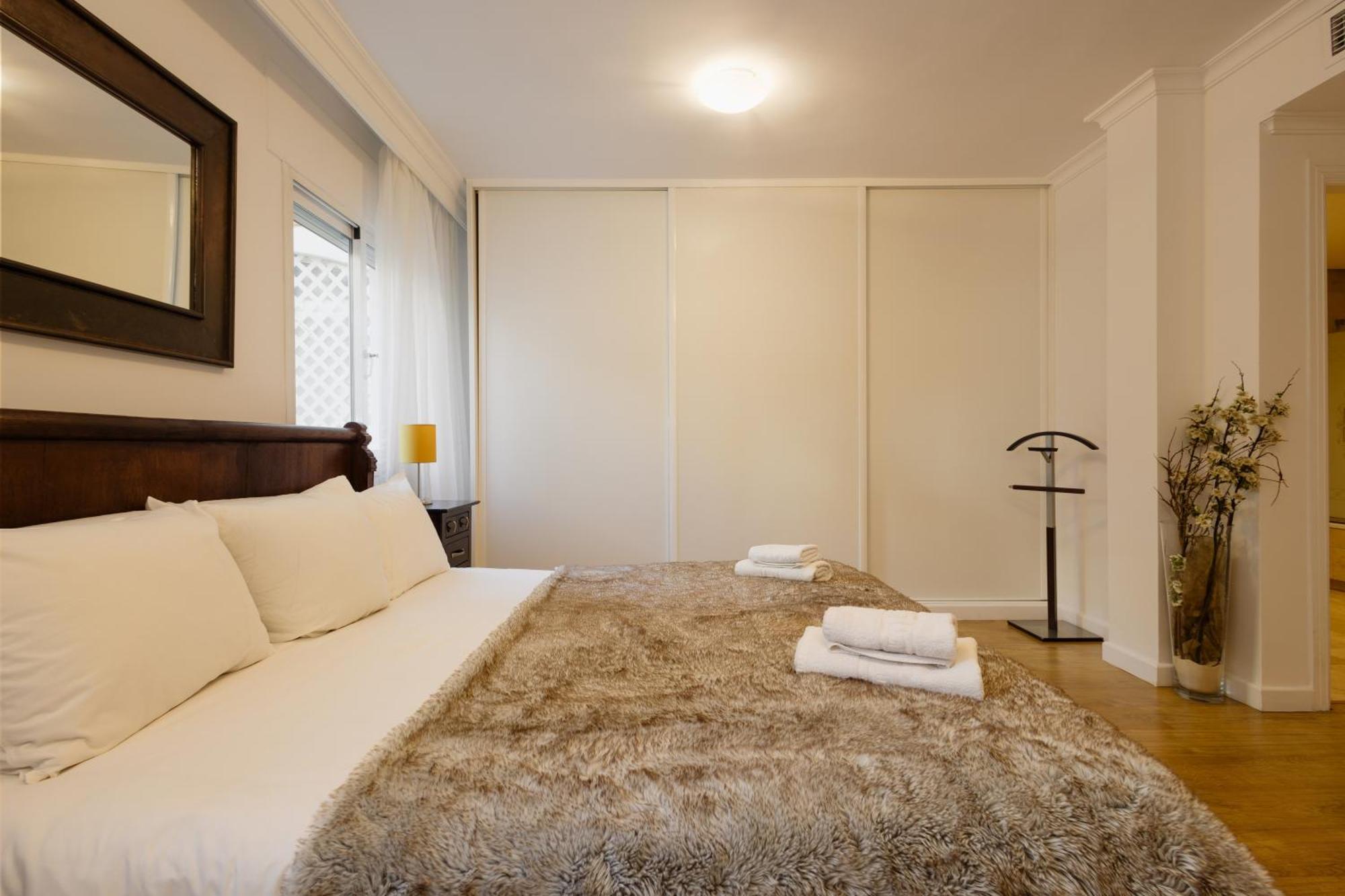Ground Floor Holiday Apartment With Terrace And Pool In Puerto Banus, Marbella Ngoại thất bức ảnh