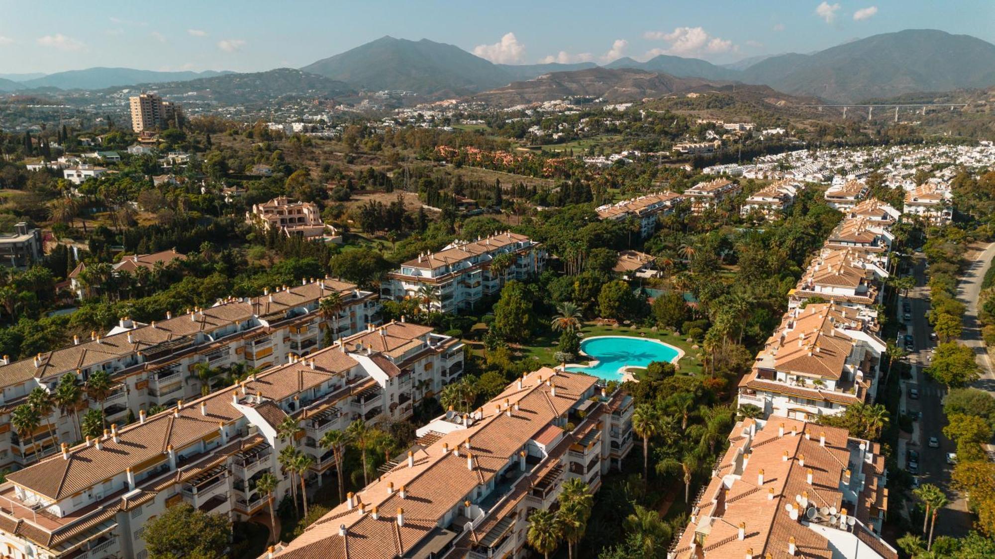 Ground Floor Holiday Apartment With Terrace And Pool In Puerto Banus, Marbella Ngoại thất bức ảnh