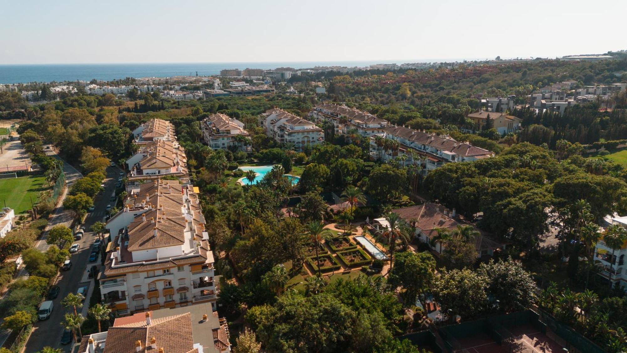 Ground Floor Holiday Apartment With Terrace And Pool In Puerto Banus, Marbella Ngoại thất bức ảnh